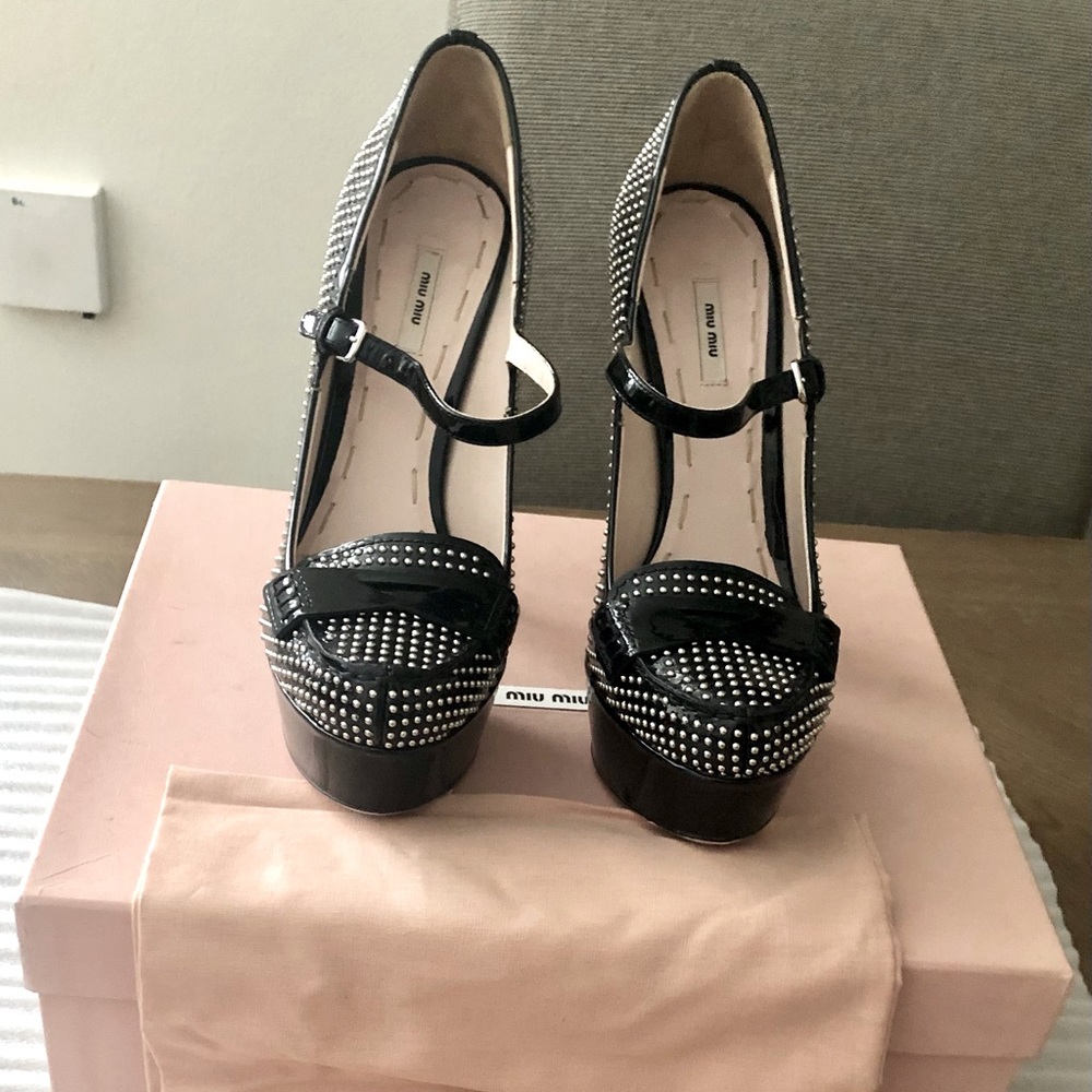 AUTHENTIC MIU MIU PATENT LEATHER HEELS $950 36